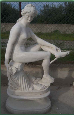 amar-manufatti in cemento-statua Musa Seduta